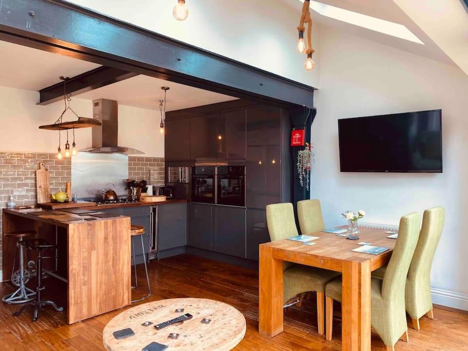 Lovely Semi-Beach 2X Pubs -5 Min Walk-Pets Welcome-Parking-Garden Scalby  Bagian luar foto