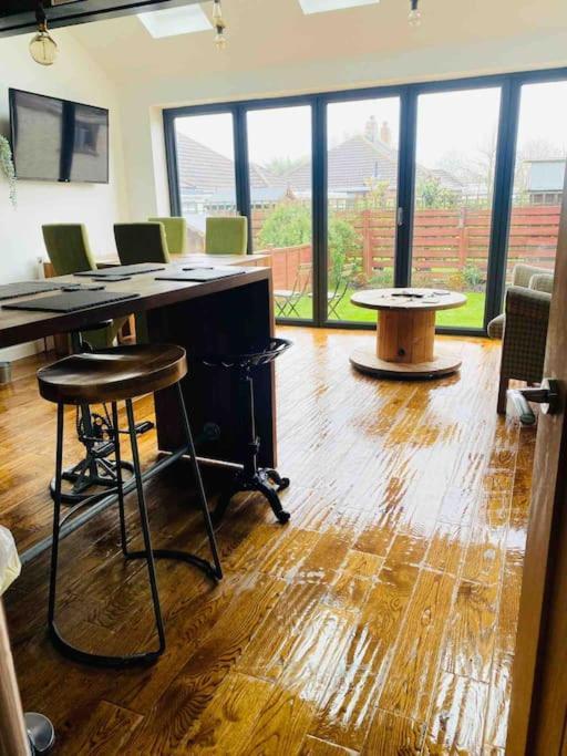 Lovely Semi-Beach 2X Pubs -5 Min Walk-Pets Welcome-Parking-Garden Scalby  Bagian luar foto